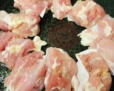 鶏肉とキノコ＆ピーマンのピザソース炒め作り方1写真