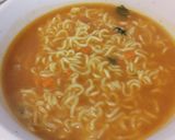 辛ラーメン、卵&キャベツをOn！作り方2写真
