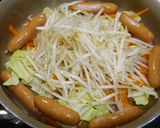 簡単！シャウエッセンのカレー焼きそば作り方3写真
