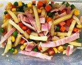 お弁当に！冷凍ポテトで余り物オムレツ！！作り方2写真