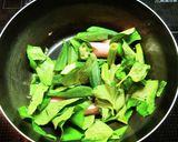 空芯菜とオクラ、魚肉ソーセージの味噌汁作り方2写真