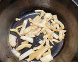 カレー風！甘とうがらしとしめじの味噌汁作り方3写真