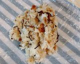 日本の旨みが凝縮、梅おかか塩昆布おにぎり作り方3写真