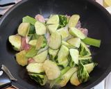 食欲増進！鶏もも肉とキュウリの甘味噌炒め作り方5写真