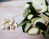 ズッキーニとにんにくのスタミナ炒め作り方1写真