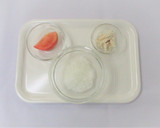 【離乳食中期】鶏ささみとトマトのおかゆ作り方1写真