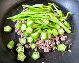 ピーマンとオクラの甘辛肉味噌炒め作り方5写真