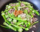 ピーマンとオクラの甘辛肉味噌炒め作り方6写真