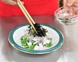 オクラとかまぼこの酢の物作り方4写真