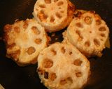 簡単★1度で2品♪餃子＆蓮根挟み焼き作り方4写真