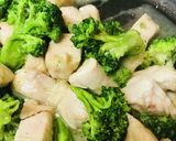 冷凍ブロッコリーと鶏肉の炒めもの作り方3写真