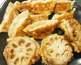 簡単★1度で2品♪餃子＆蓮根挟み焼き作り方6写真