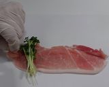 超お手軽♫ 貝割れ大根の肉巻き作り方2写真