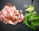 簡単！豚バラとニラのレモスコ炒め作り方1写真