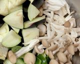鶏ももと夏野菜のオイハニマスタード炒め作り方2写真