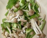 鶏ももと夏野菜のオイハニマスタード炒め作り方7写真