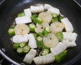 簡単！オクラとイカのエビチリ炒め作り方3写真