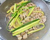 豚肉とズッキーニのピリ辛オイスター炒め作り方5写真