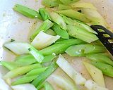 簡単、早い！セロリとエビの中華風炒め♪作り方3写真