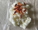 おにぎりの具材を真ん中に握る裏技!?作り方3写真