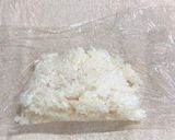おにぎりの具材を真ん中に握る裏技!?作り方4写真