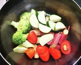 赤いオクラ？にズッキーニ！夏野菜の味噌汁作り方4写真