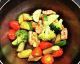 赤いオクラ？にズッキーニ！夏野菜の味噌汁作り方5写真
