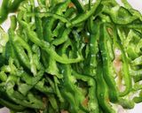 サラダチキンでピーマンの梅とおかか♪作り方3写真