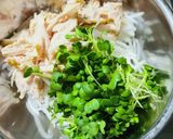 かいわれとサラダチキンの塩昆布マヨ和え作り方2写真
