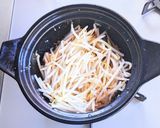 豚ニラもやしの赤味噌鍋作り方5写真