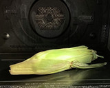 とうもろこし•茹では皮つきでレンジOK作り方1写真