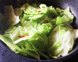お酒がススム♡キャベツのガリバタ炒め作り方4写真