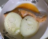 甘塩鮭と玉ねぎのバタポン〜レンジで作り方2写真