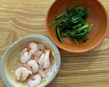 えびとほうれん草のオーロラ炒め作り方1写真