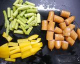 簡単！シャウエッセンと野菜のチーズ和え作り方1写真