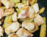新ジャガと鶏肉のオイスターソース炒め作り方2写真