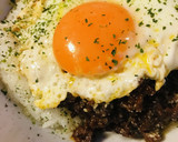 牛挽肉丼●あまからそぼろの目玉焼きごはん作り方3写真