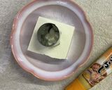 型で穴を空けて♪辛子豆腐作り方1写真