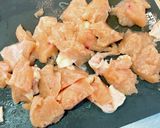 鶏むね肉ときゅうりのオイバター照り焼き♡作り方1写真