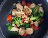 鶏肉とくるみの彩り中華炒め作り方6写真