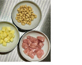 【学校給食】豚肉と大豆の揚げがらめ作り方1写真