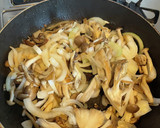キノコでカサ増し！豚こまの生姜焼き作り方4写真