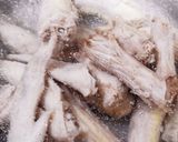 安価な鶏ガラを使った元気スープです♡作り方3写真