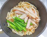 サラダチキンとニラの超お手軽な焼きうどん作り方4写真