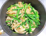 サラダチキンとニラの超お手軽な焼きうどん作り方6写真