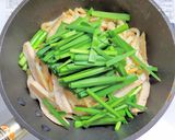 サラダチキンとニラの超お手軽な焼きうどん作り方5写真