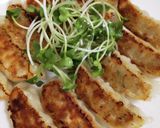 餃子にカイワレ大根のトッピング作り方2写真