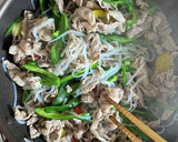 豚こまとしらたきのオイマヨ炒め作り方5写真