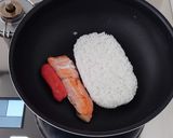 パックご飯で。鮭明太炒飯作り方1写真