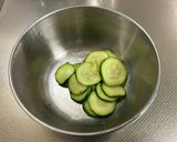 ズッキーニとささみの梅肉和え♡作り方1写真